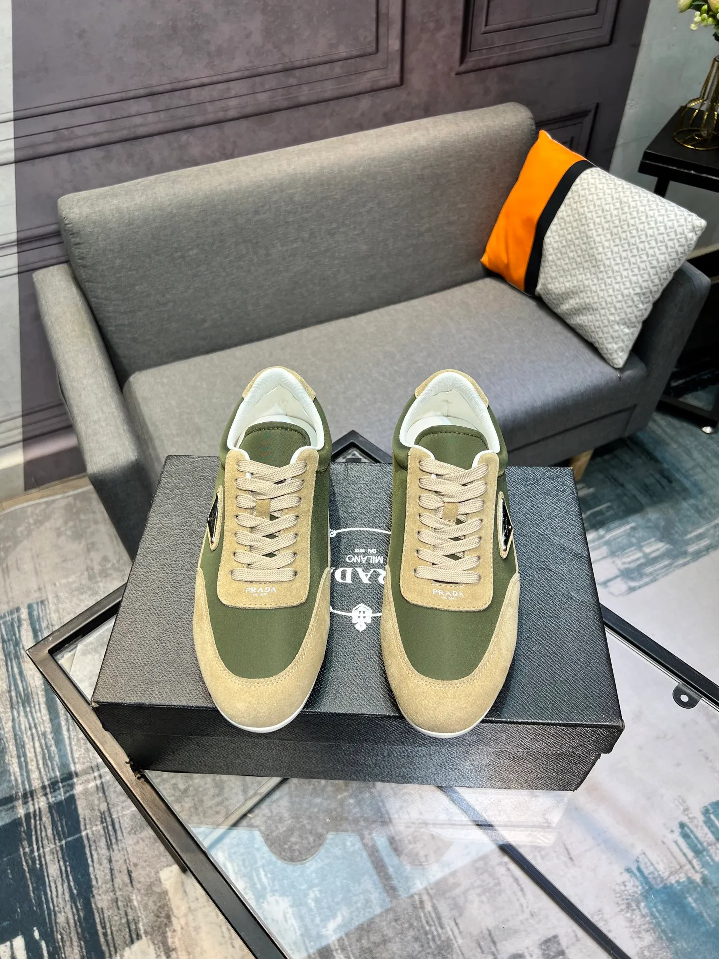 Men's shoes 💰440 PRADA (Prada) uses original cow suede, genuine leather lining, original foam wear-resistant soft outsole, casual sports version, young fashion, European and American trend, British style, actual picture color. Standard code: Men’s size 38/44 (45 can be customized)